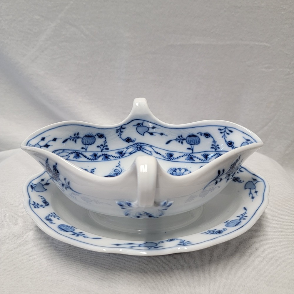 19th Century 1882-1929 Carl Teichert Meissen Blue Onion Gravy Boat Antique China